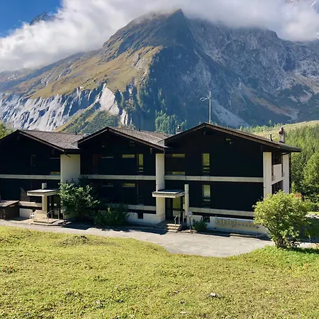 Joli Pour 4 Personnes A La Fouly