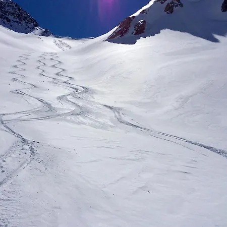 Joli Pour 4 Personnes A La Fouly